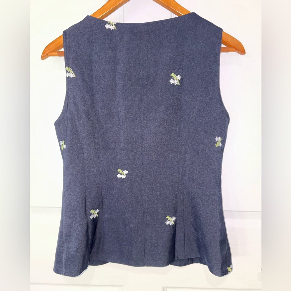 Cider Floral Embroidered Button Front Vest top Navy Blue Size M - Picture 2 of 5